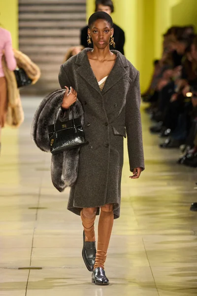 Look 3